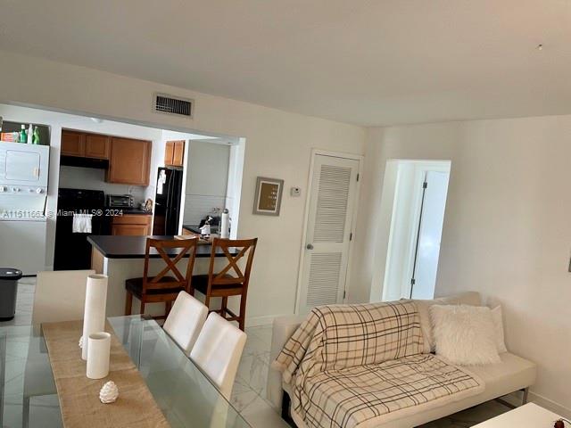 COURTYARDS OF THE GROVE C - Residential Lease