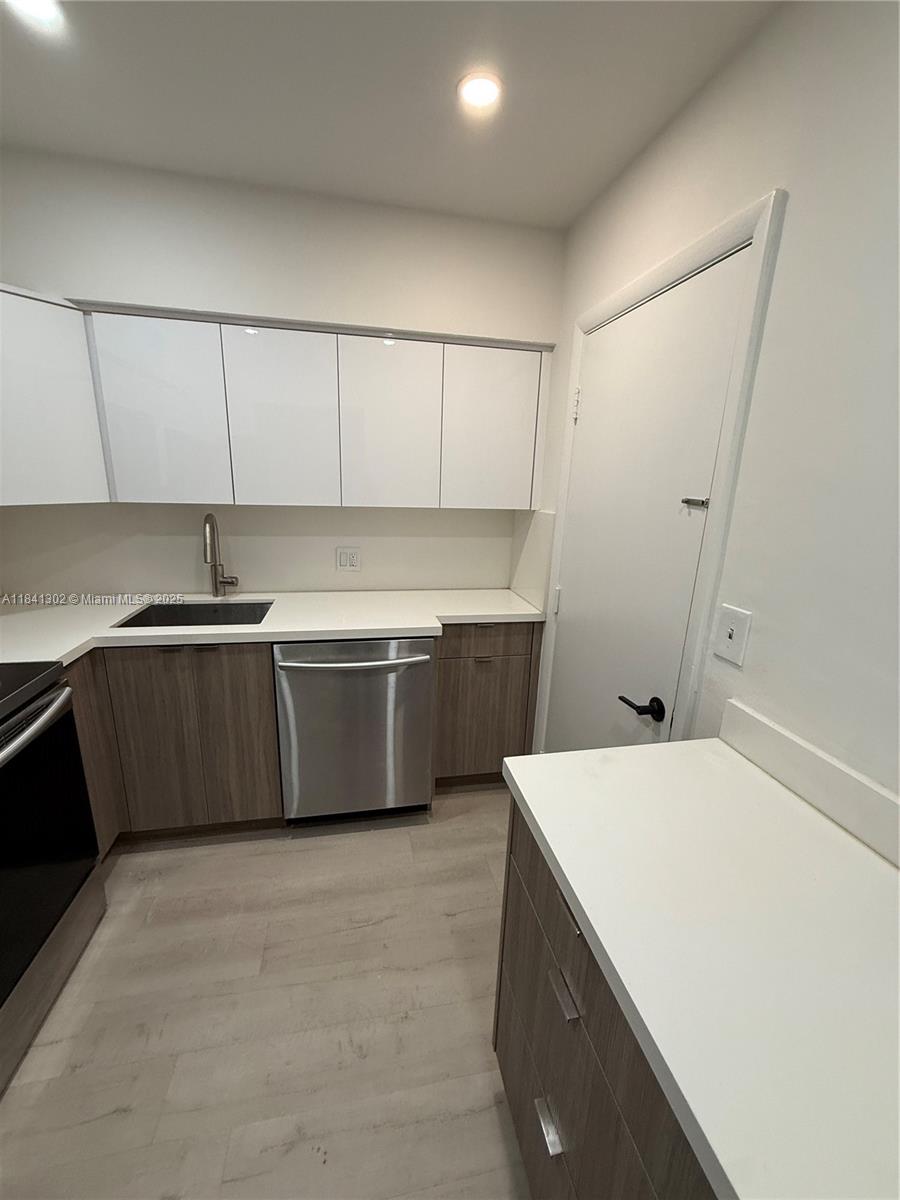 ROYAL CARIBBEAN CLUB COND - Residential Lease