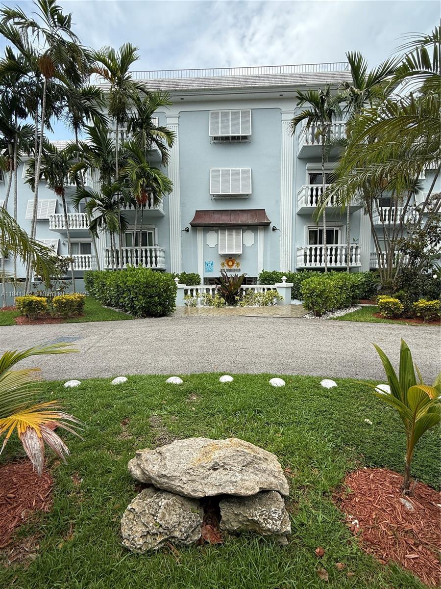 Charming one bedroom, one bath condo conveniently located near the University of Miami, Metro Rail University station and downtown South Miami. This unit features an updated kitchen with stainless steel appliances and recessed lighting.  This unit has an assigned parking space and storage unit. The building also features swimming pool, a tranquil garden area for relaxation and laundry .
The unit is freshly painted and ready to move in.
