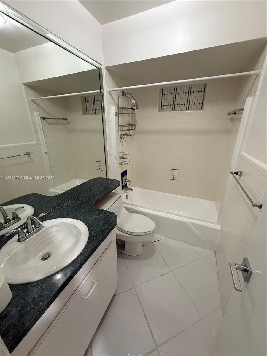 ROYAL CARIBBEAN CLUB COND - Residential Lease