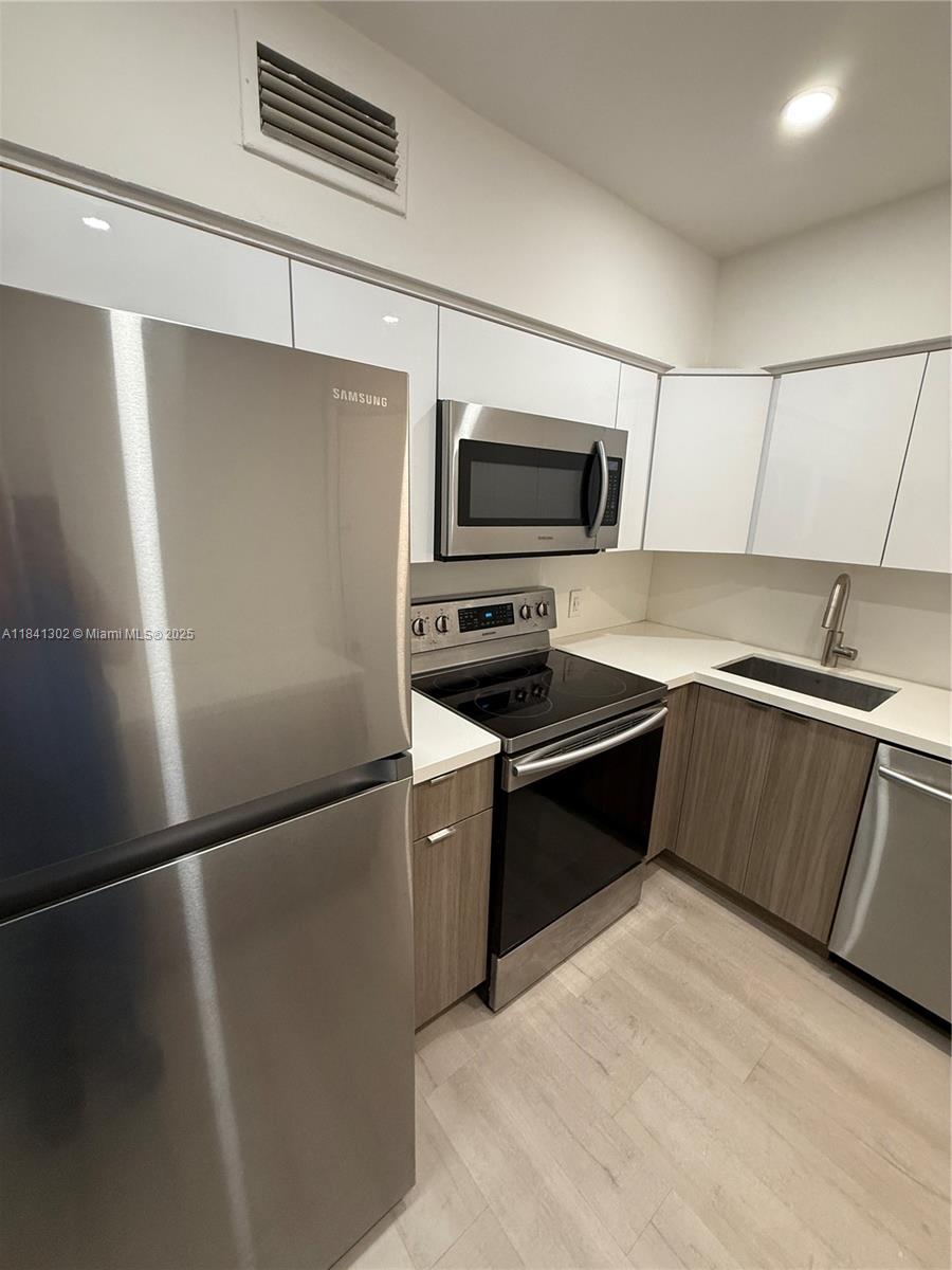 ROYAL CARIBBEAN CLUB COND - Residential Lease