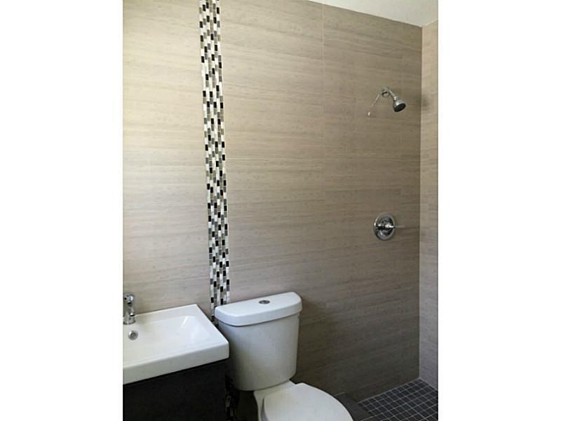BURNHAM WOODS 93-32 B - Residential Lease