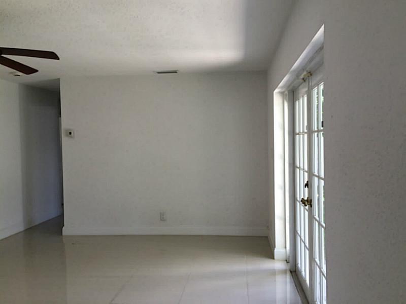 BURNHAM WOODS 93-32 B - Residential Lease