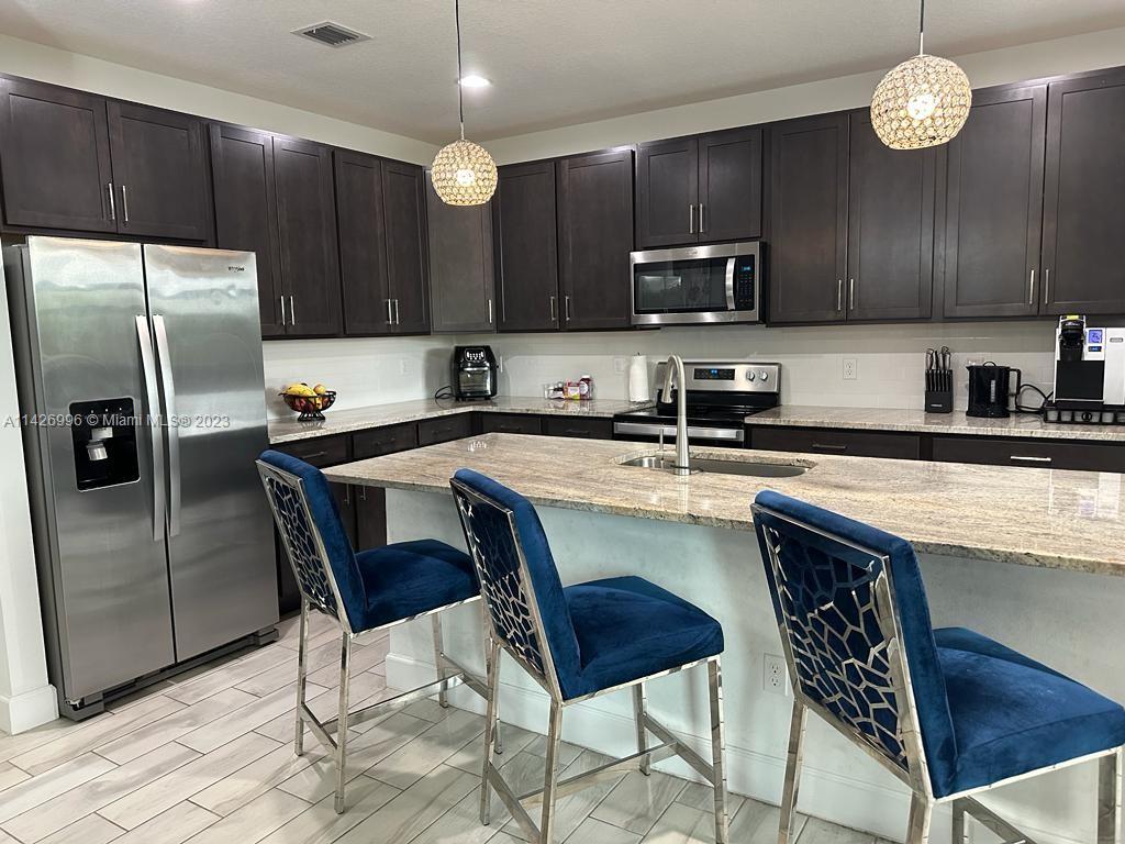 RESIDENCES AT PALM AIRE - Residential Lease