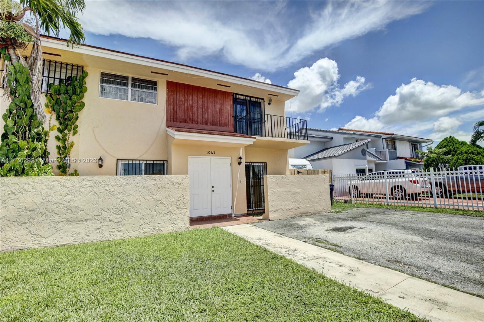 VILLAS AT INTL GARDENS CO - Residential