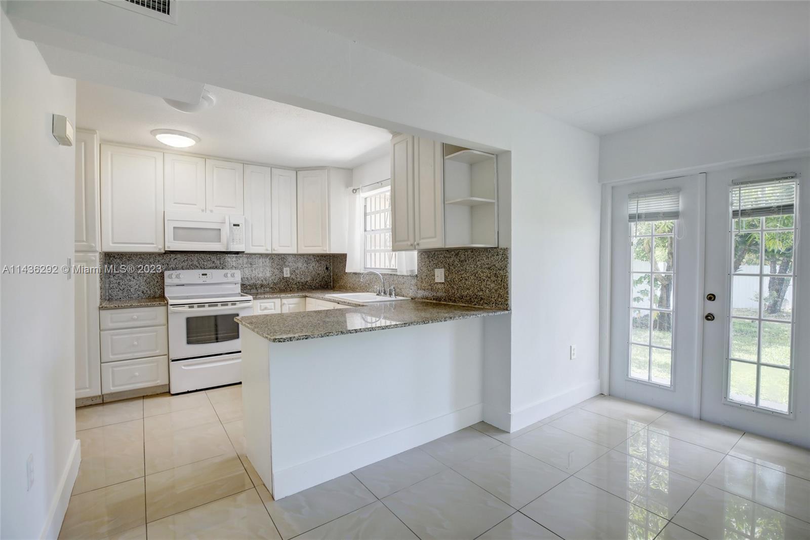 VILLAS AT INTL GARDENS CO - Residential