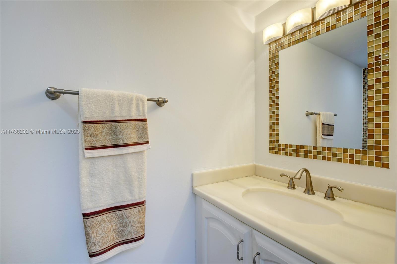 VILLAS AT INTL GARDENS CO - Residential