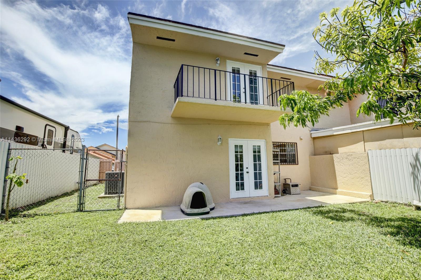 VILLAS AT INTL GARDENS CO - Residential