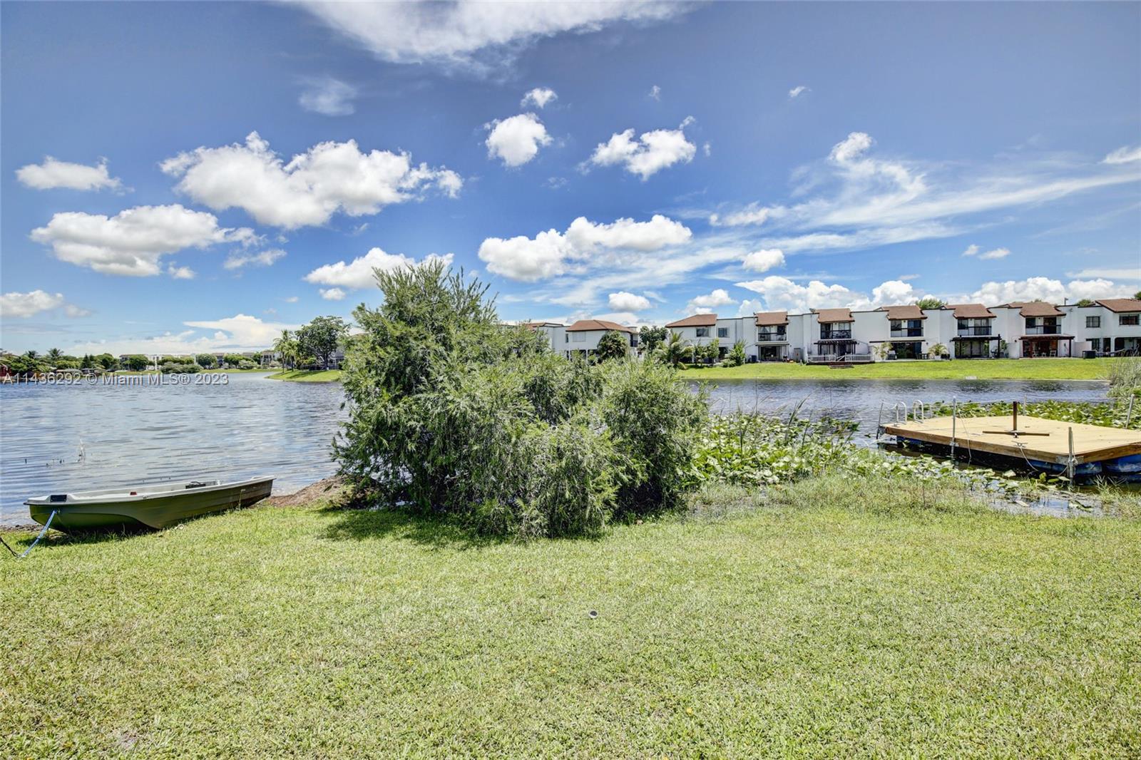 VILLAS AT INTL GARDENS CO - Residential