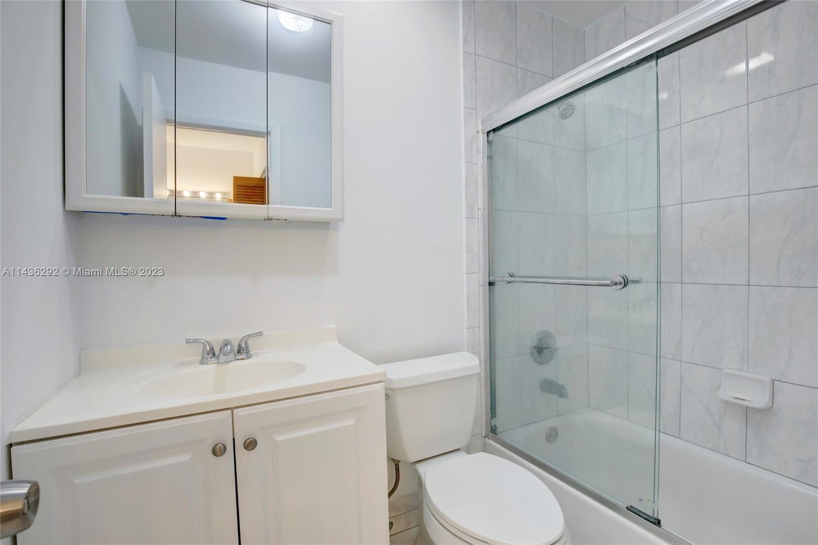 VILLAS AT INTL GARDENS CO - Residential