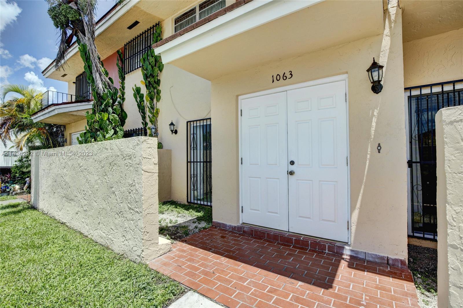 VILLAS AT INTL GARDENS CO - Residential