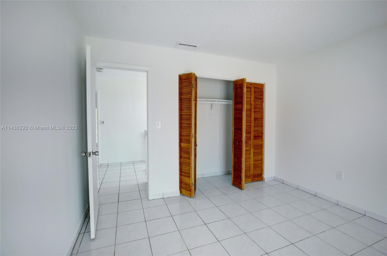 VILLAS AT INTL GARDENS CO - Residential