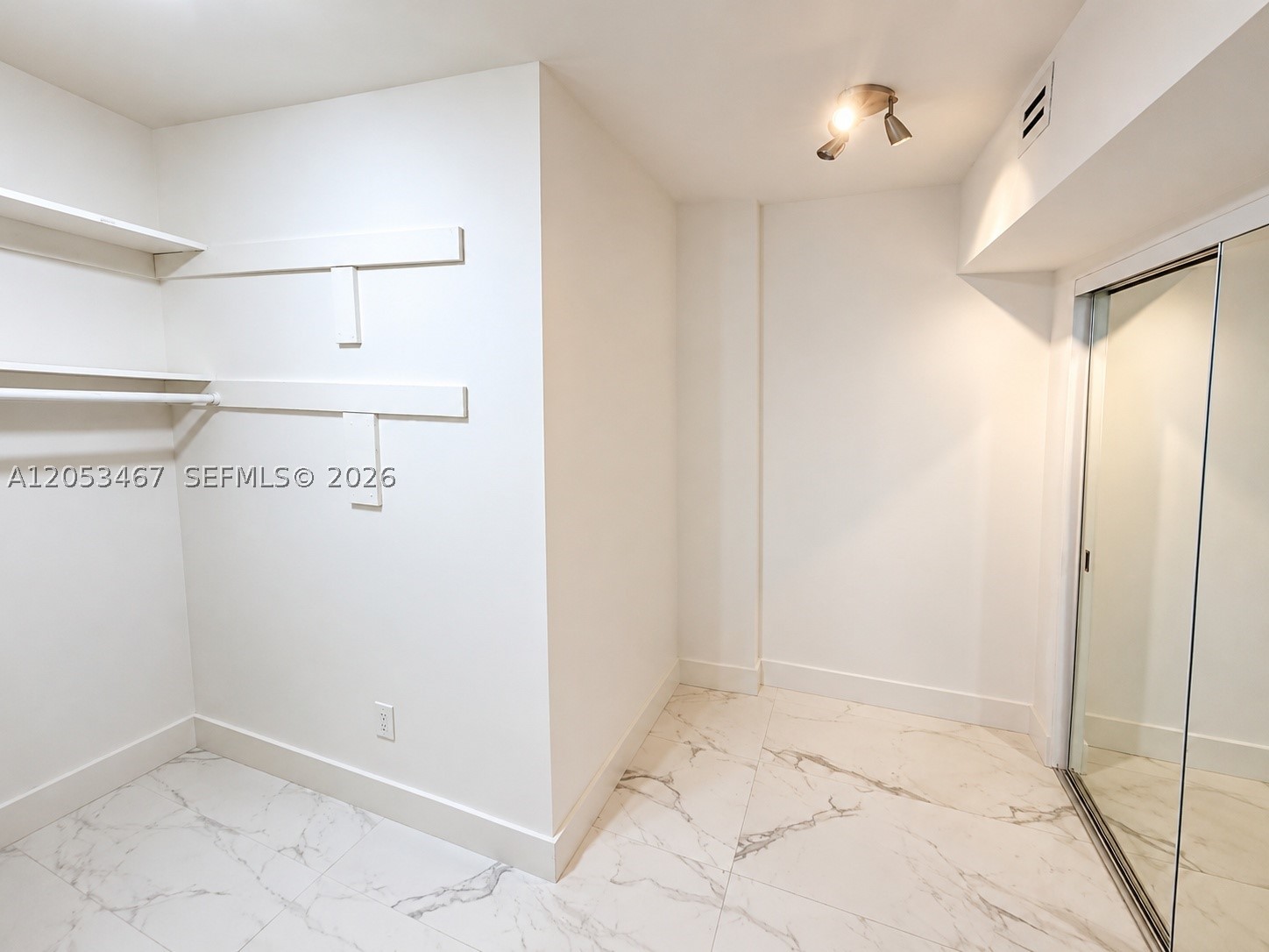 JADE WINDS GROUP-DAISY GA - Residential