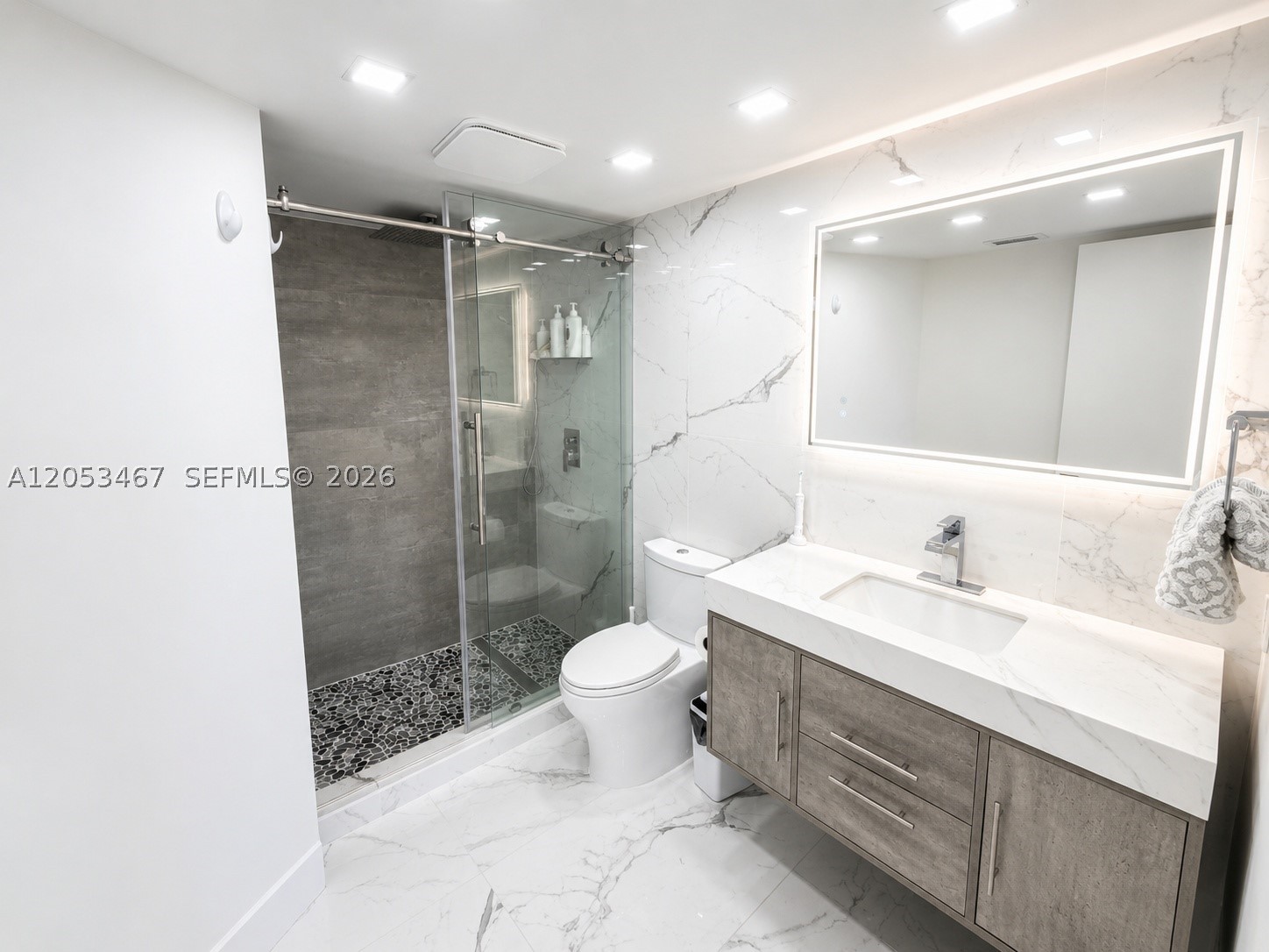 JADE WINDS GROUP-DAISY GA - Residential