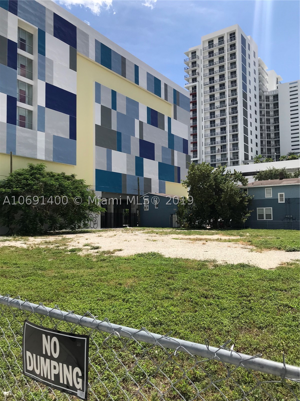 Great prime corner opportunity zone lot off of NE 2nd Ave which sees an average of approximately 50,000+ daily traffic count. Within blocks from Miami Dade District, Wynwood, Midtown, Biscayne Blvd area, Ferrari, Braman, etc. Easy access to I-195, I-395 expressways. Proposed land use: Commercial, retail, mixed use, multifamily, residential, condo, hotel.