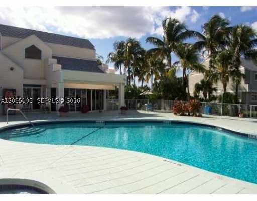 SUMMER LAKE - Residential
