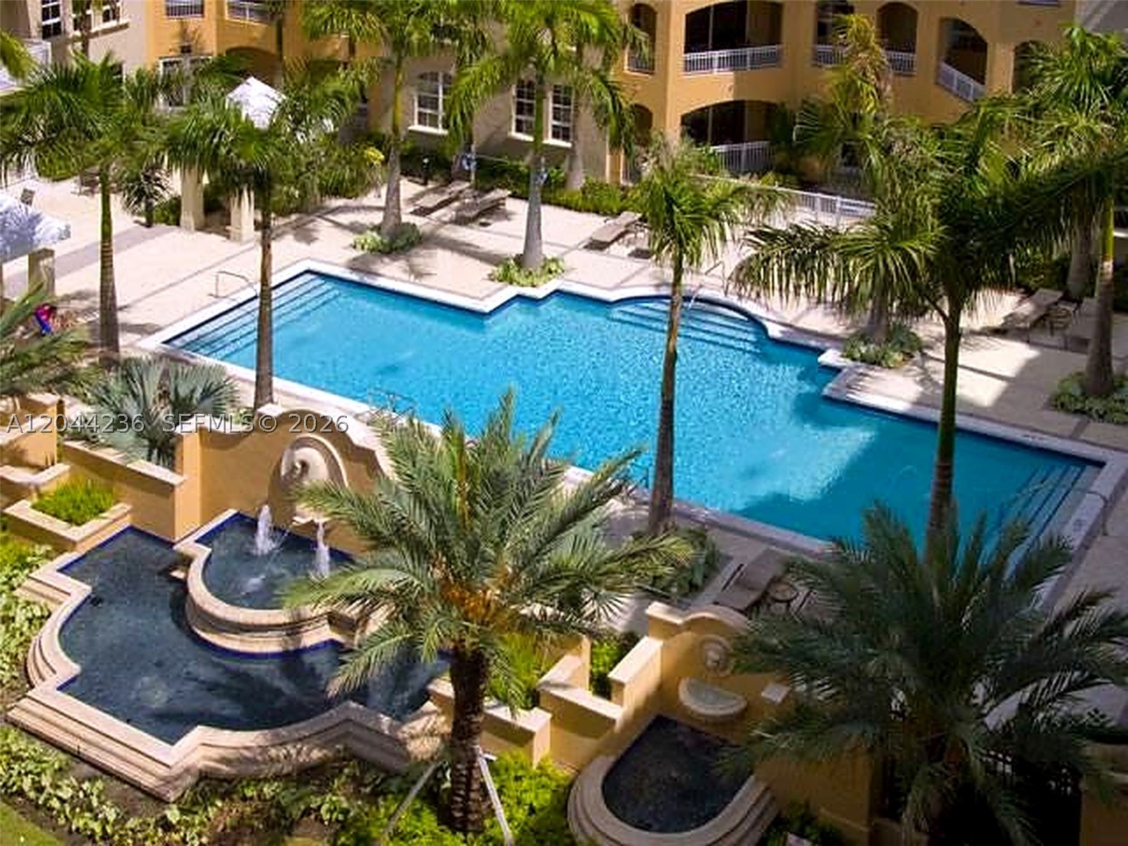 ALAQUA CONDO - Residential
