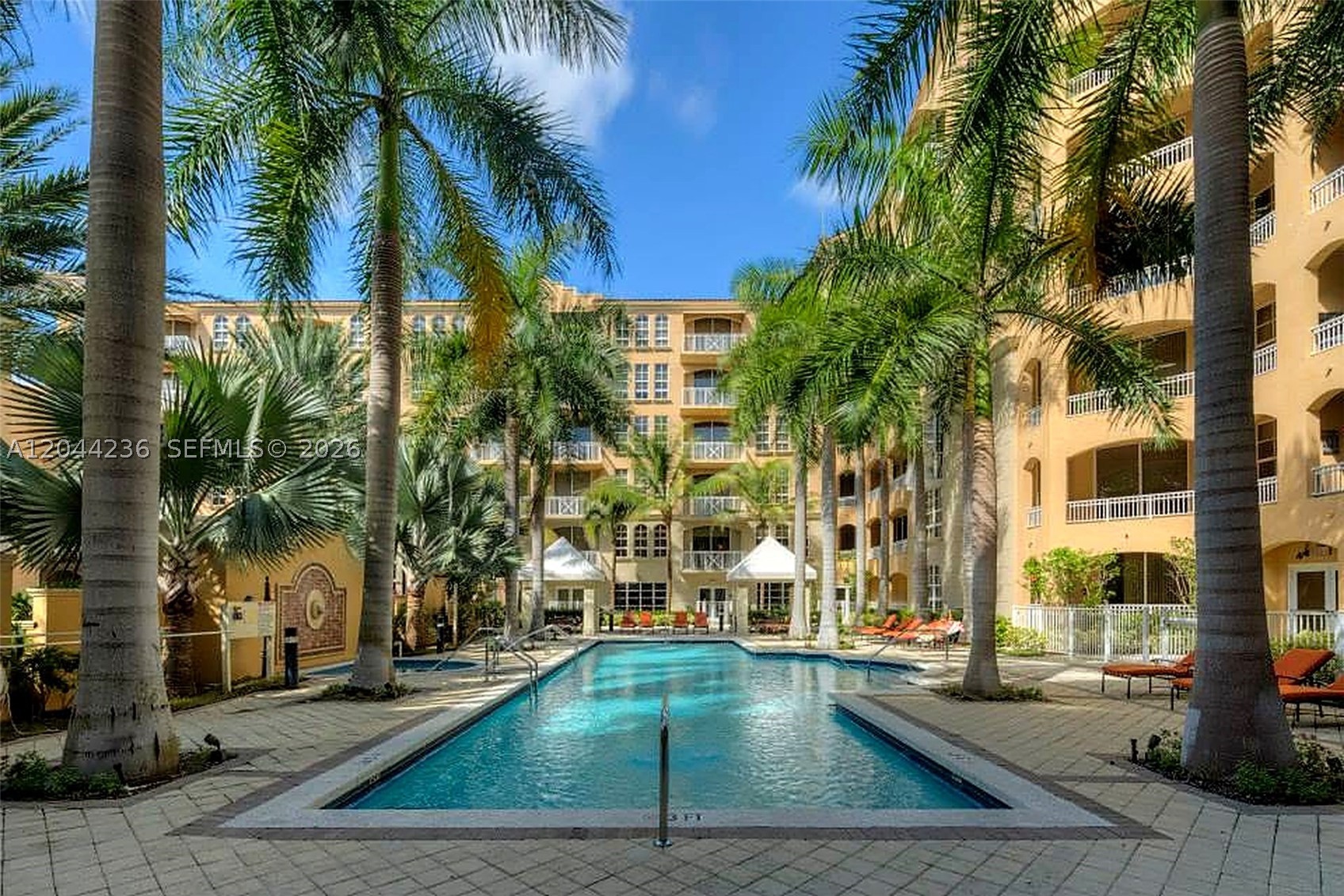 ALAQUA CONDO - Residential