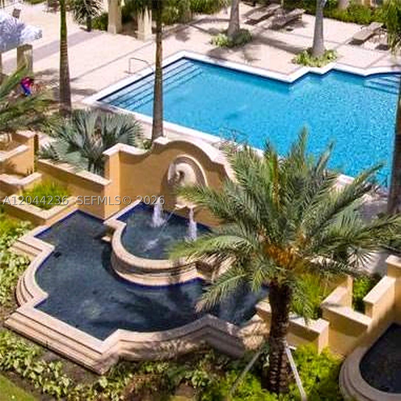 ALAQUA CONDO - Residential