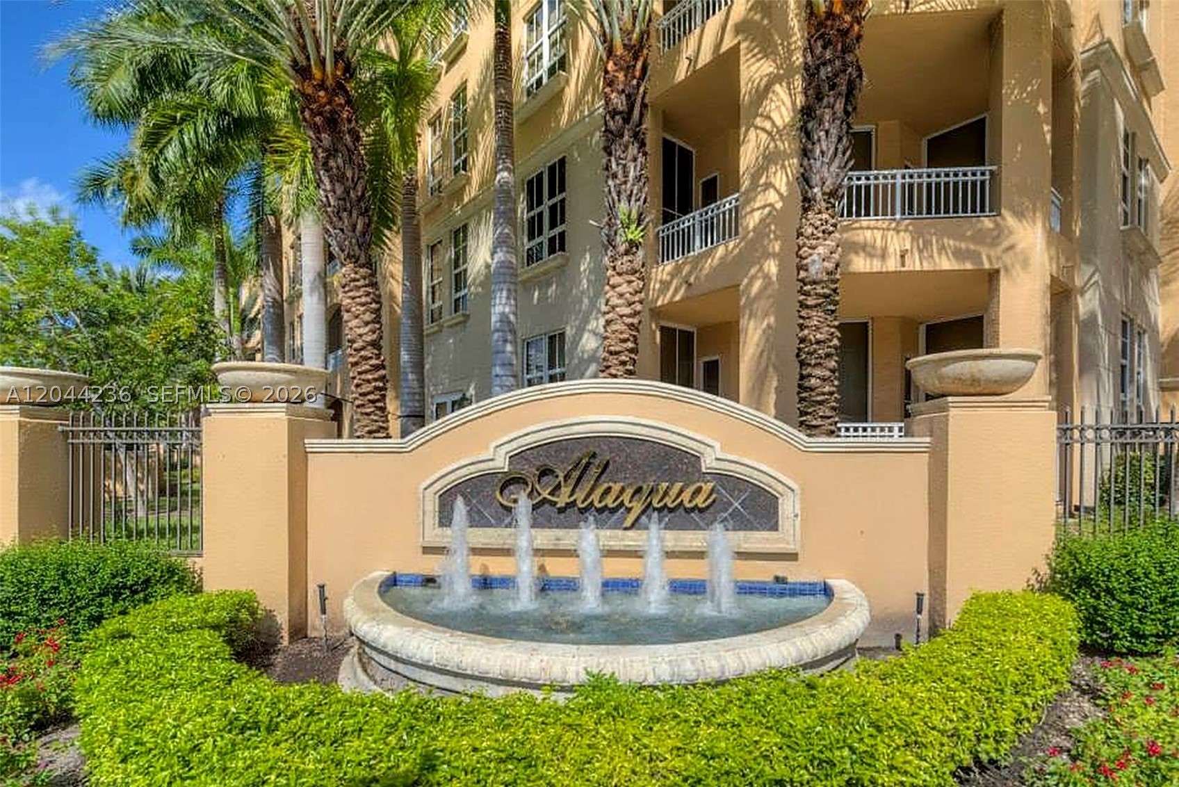 ALAQUA CONDO - Residential