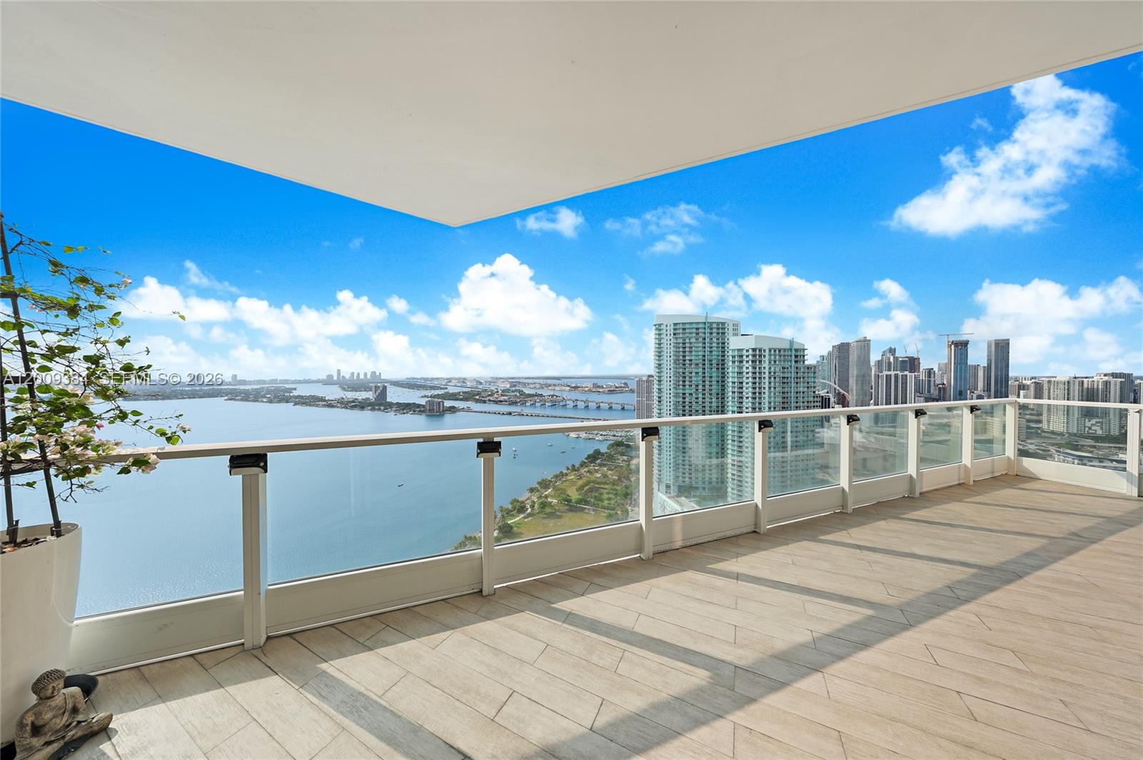 PARAMOUNT BAY CONDO - Residential