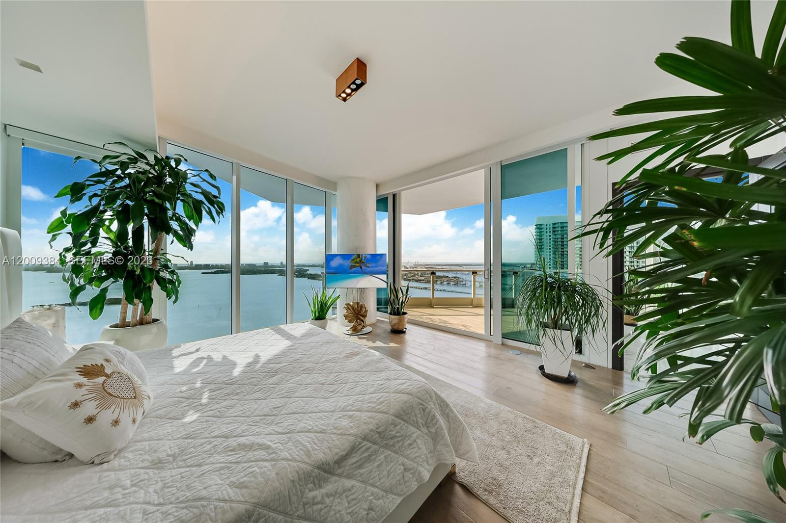 PARAMOUNT BAY CONDO - Residential