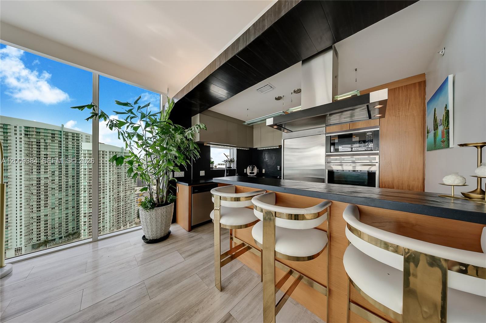 PARAMOUNT BAY CONDO - Residential