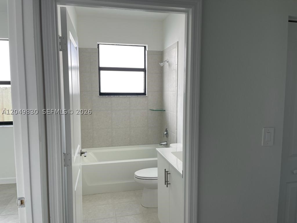 ESTATES AT SILVER PALM - Residential Lease