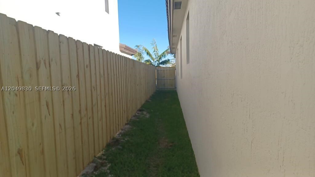 ESTATES AT SILVER PALM - Residential Lease