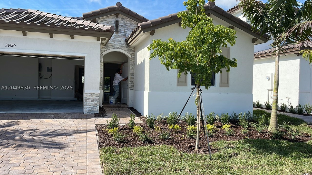 ESTATES AT SILVER PALM - Residential Lease