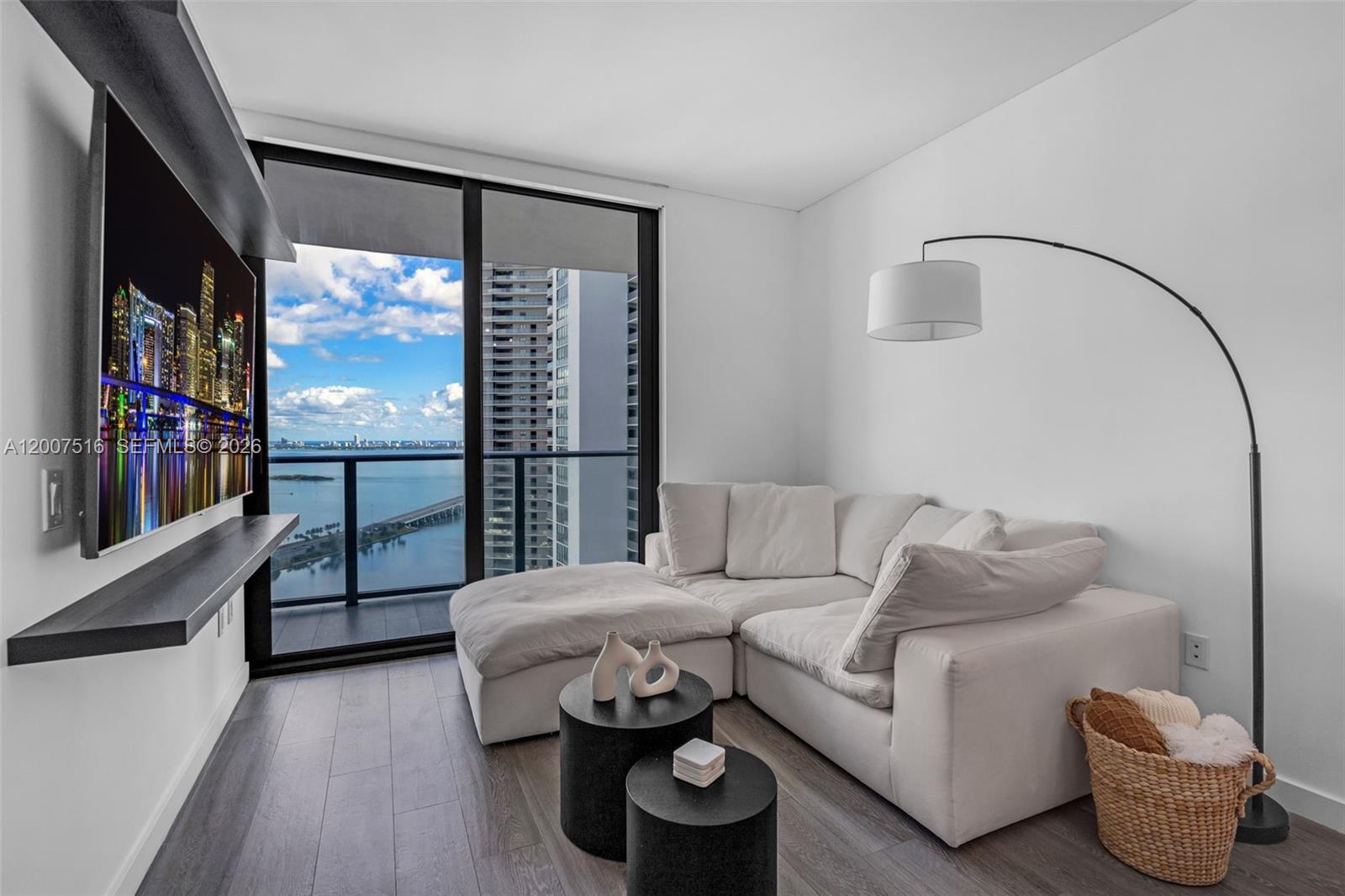 PARAISO BAYVIEWS CONDO - Residential