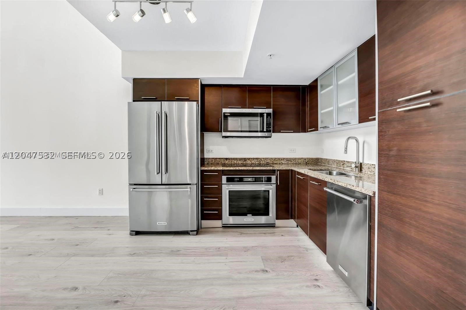 BRICKELL ON THE RIVER S T - Residential Lease