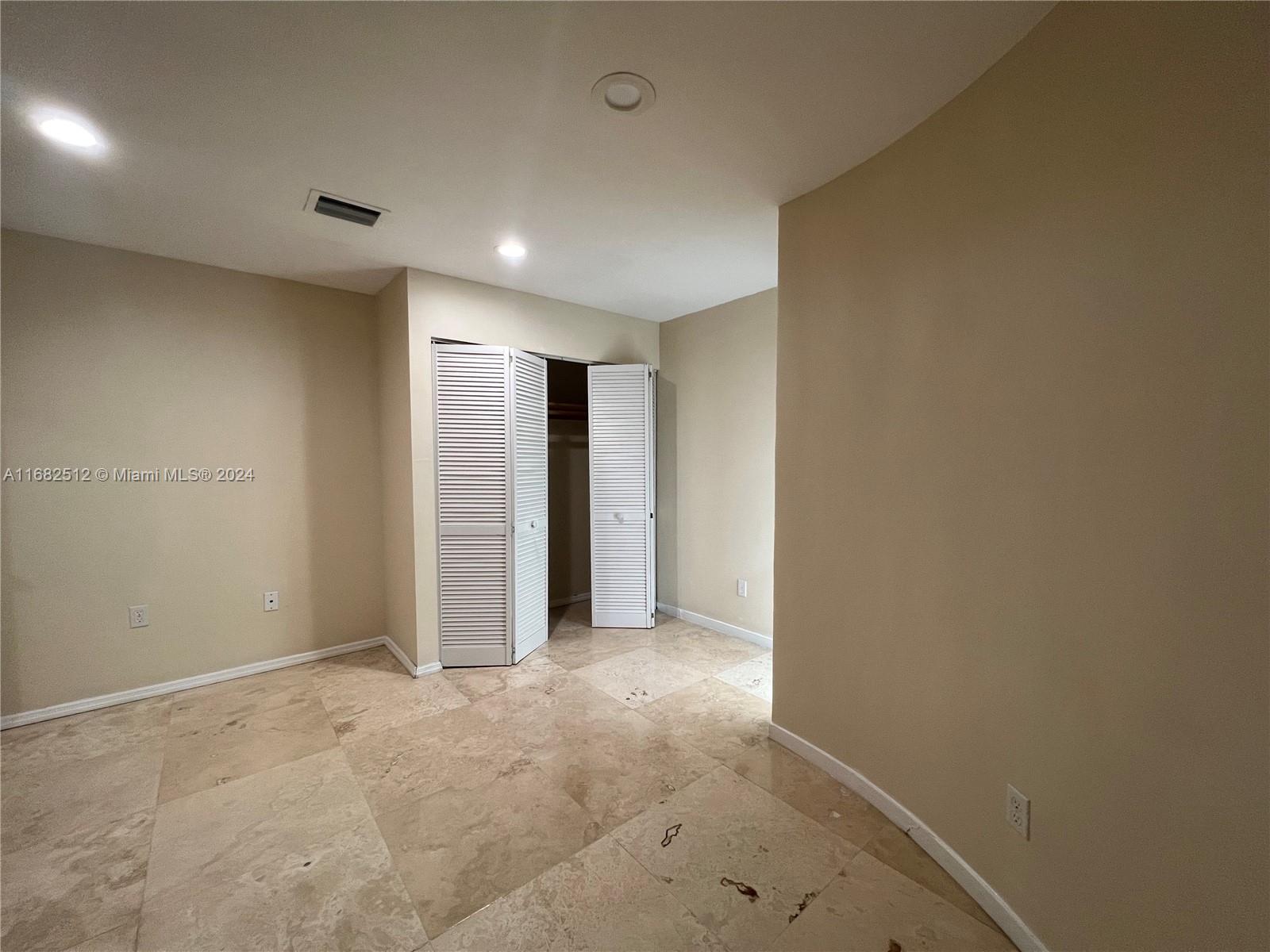 SILVER BLUFF EST SEC C - Residential Lease