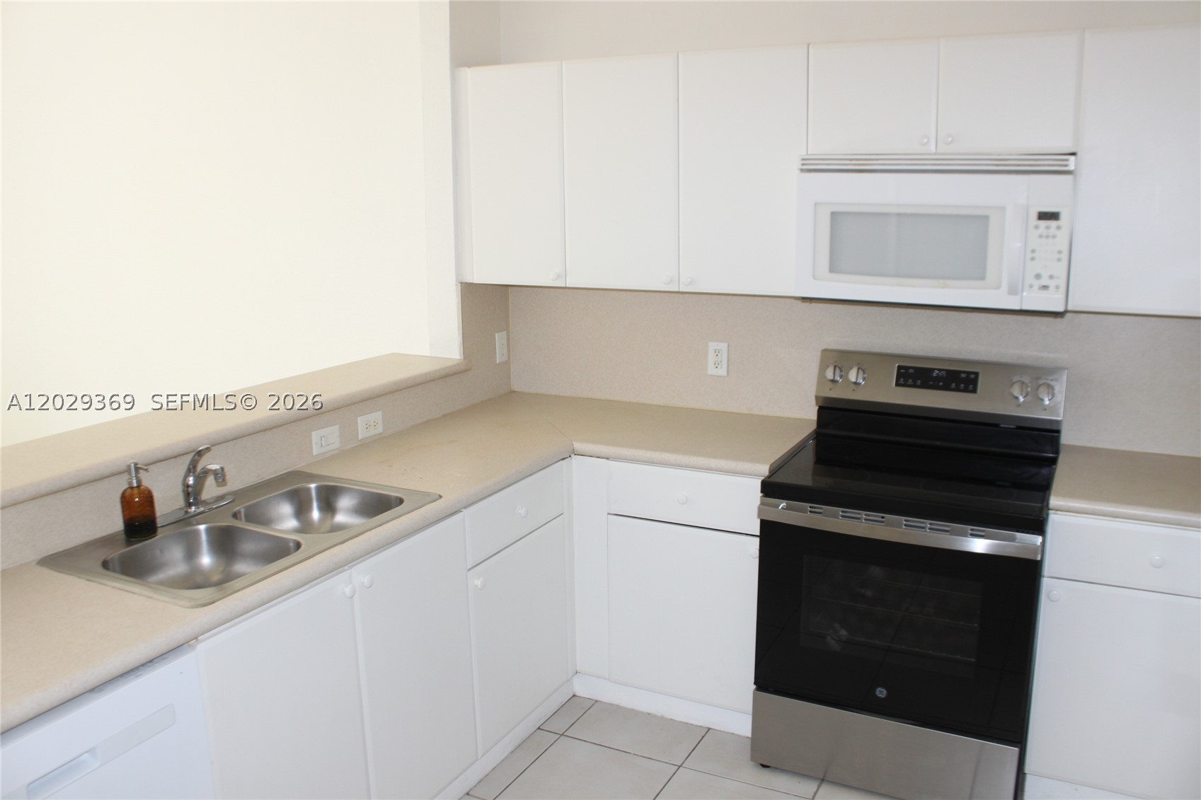 VILLAS AT NAUTICA TWO CON - Residential