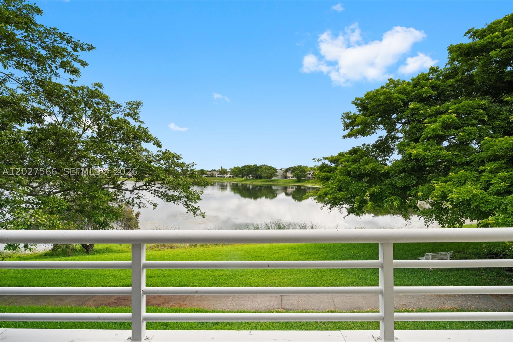 SUMMER LAKE - Residential