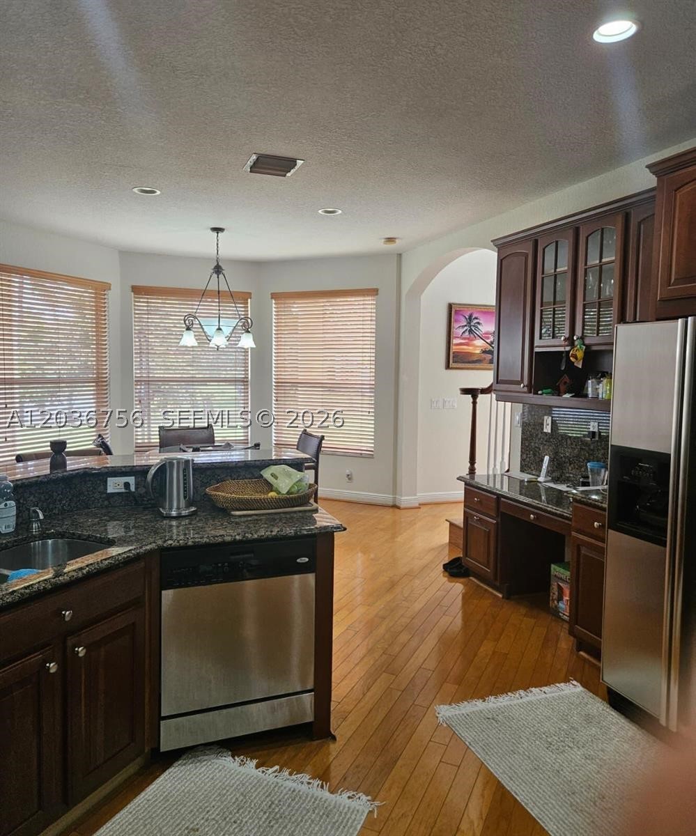 COUNTRY GLEN - Residential Lease