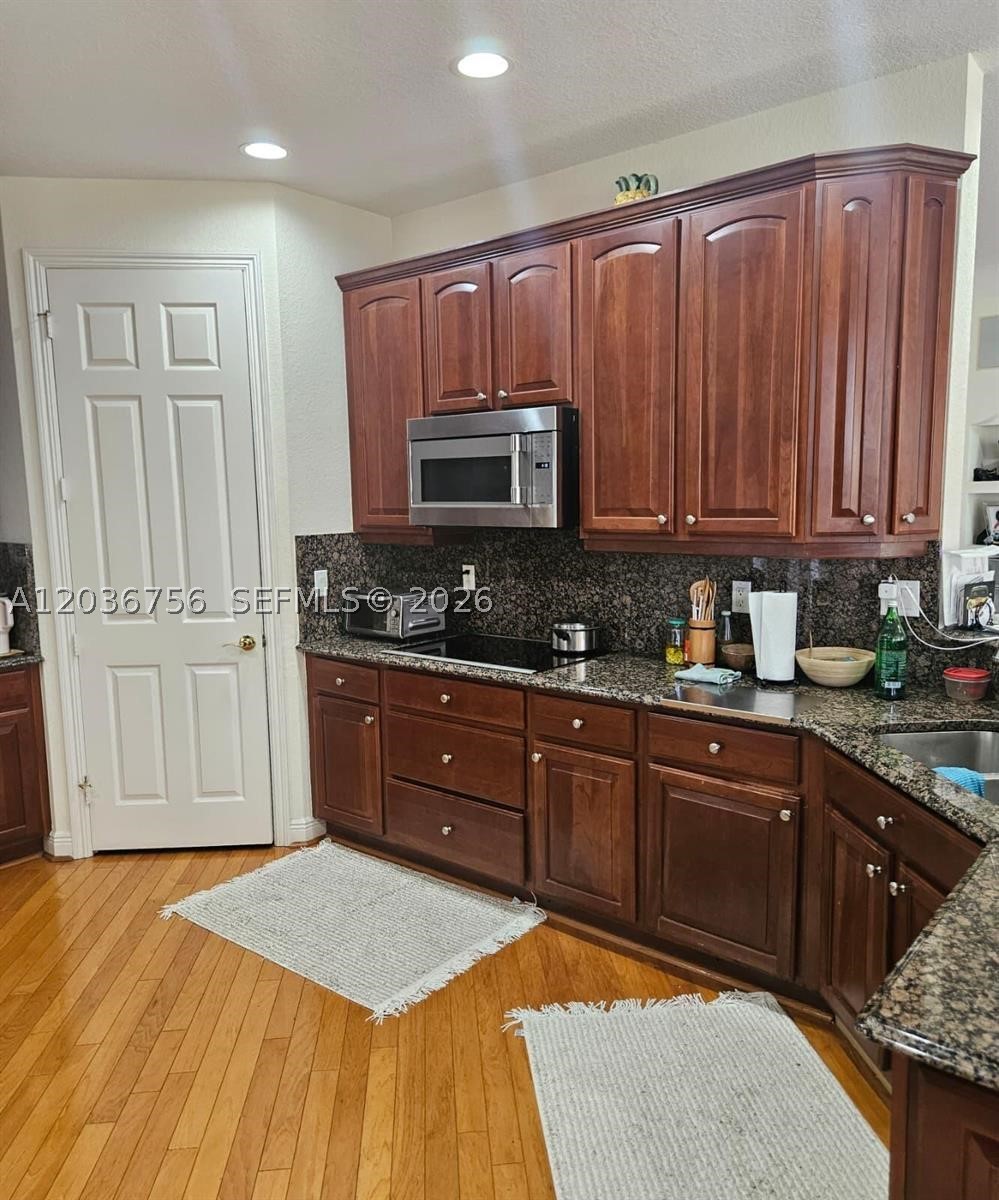 COUNTRY GLEN - Residential Lease
