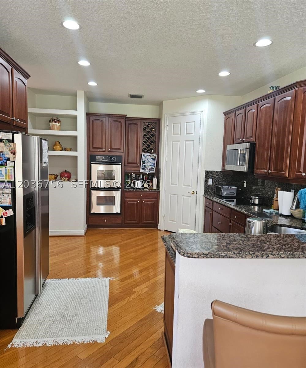 COUNTRY GLEN - Residential Lease