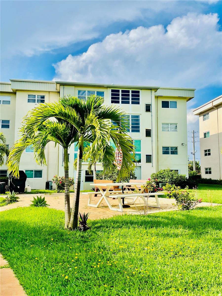 VILLAGE ROYALE ON THE GRE - Residential