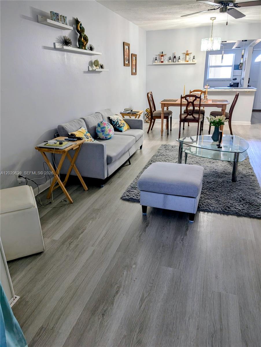 VILLAGE ROYALE ON THE GRE - Residential