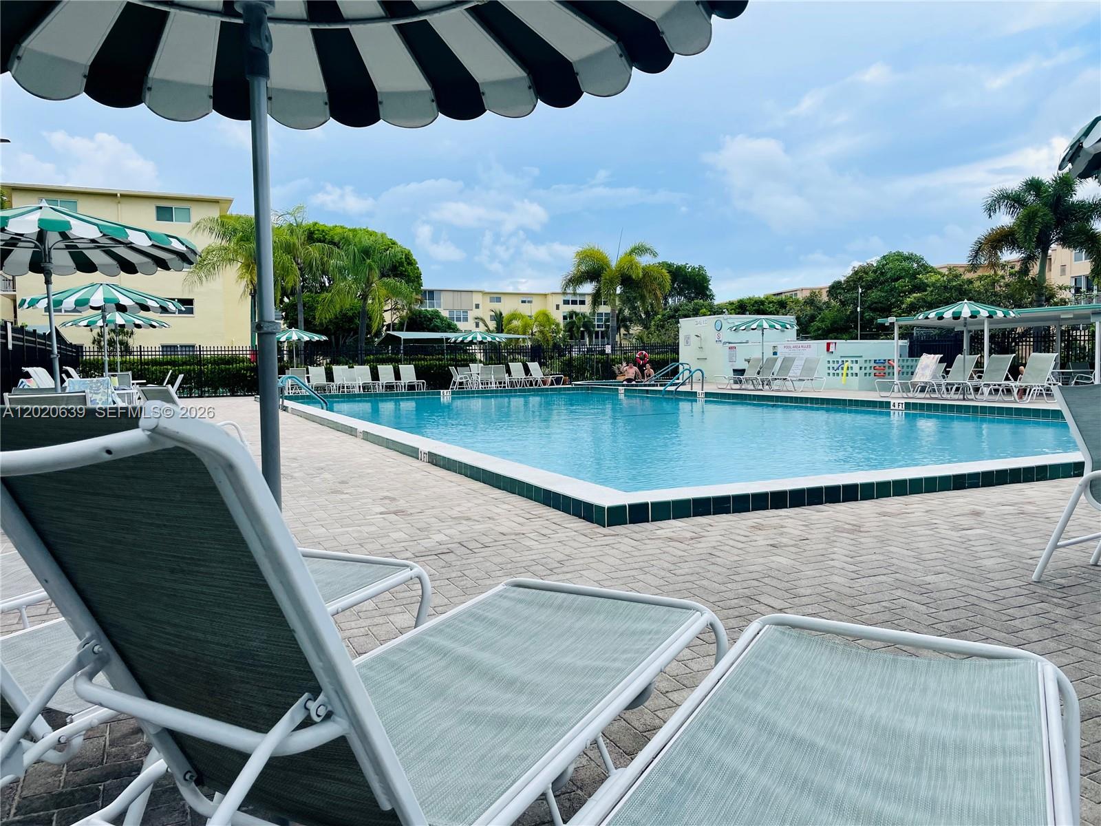 VILLAGE ROYALE ON THE GRE - Residential
