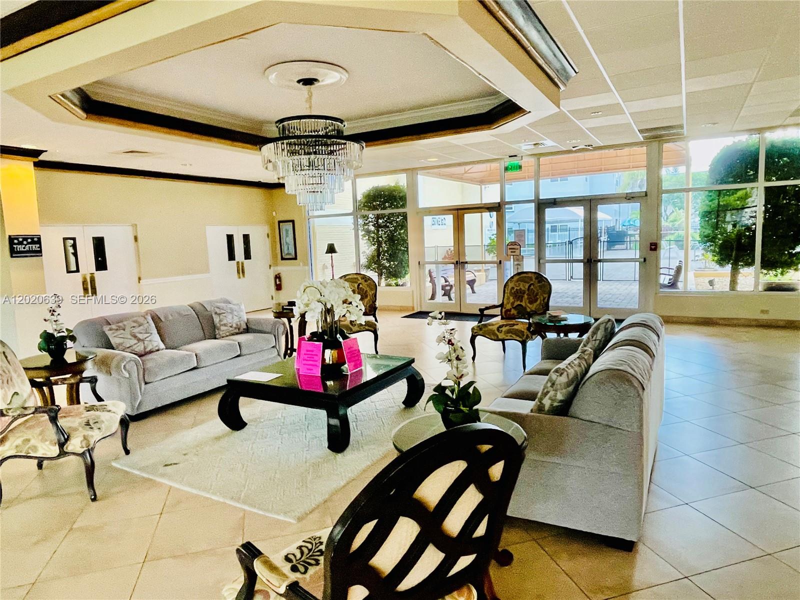 VILLAGE ROYALE ON THE GRE - Residential