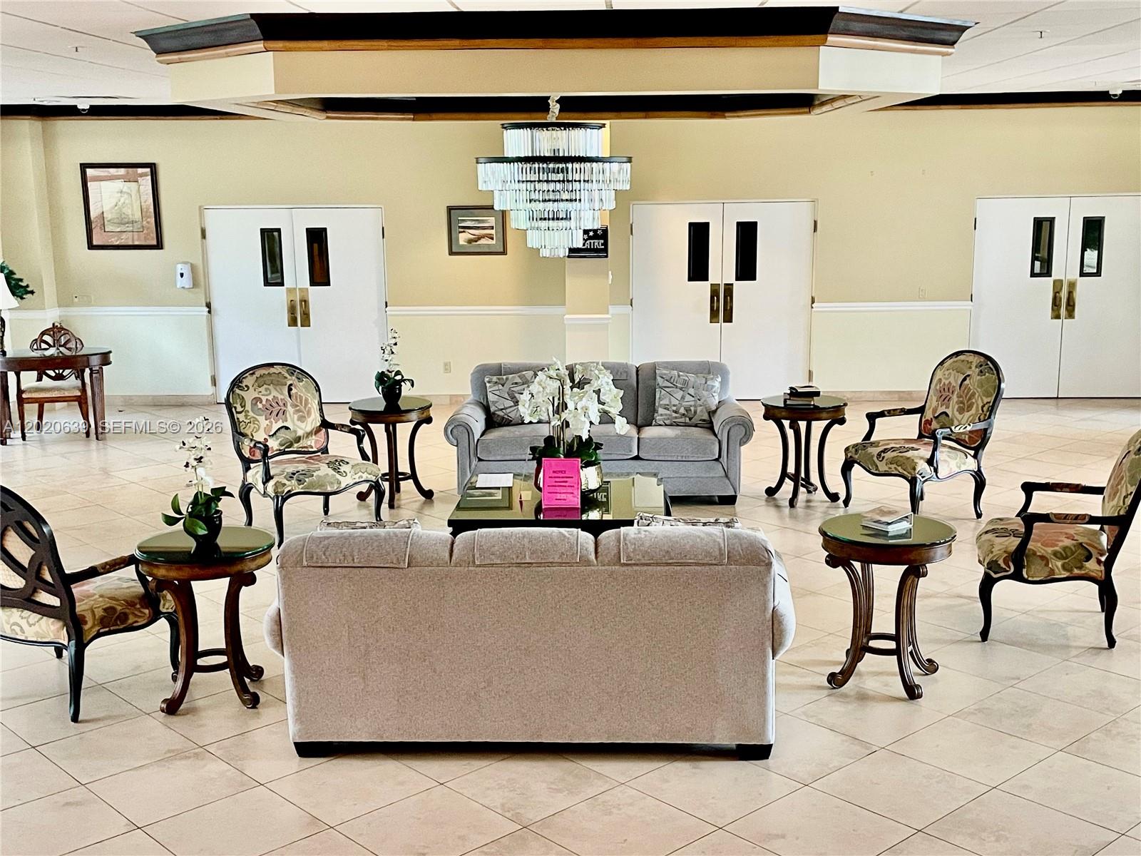 VILLAGE ROYALE ON THE GRE - Residential