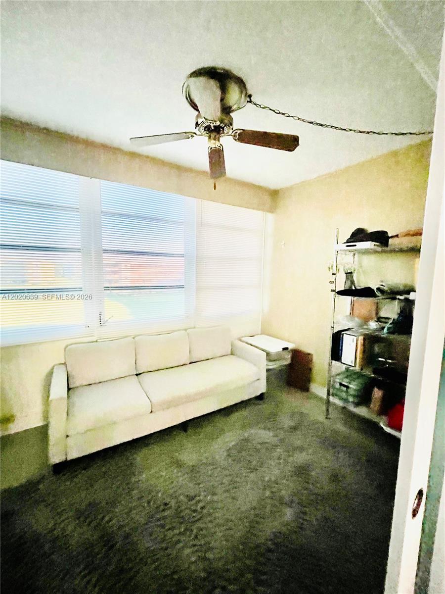 VILLAGE ROYALE ON THE GRE - Residential