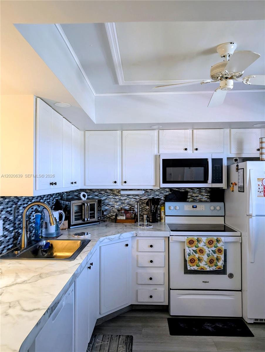VILLAGE ROYALE ON THE GRE - Residential