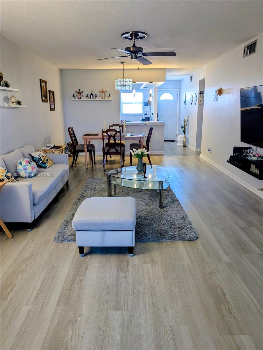 VILLAGE ROYALE ON THE GRE - Residential