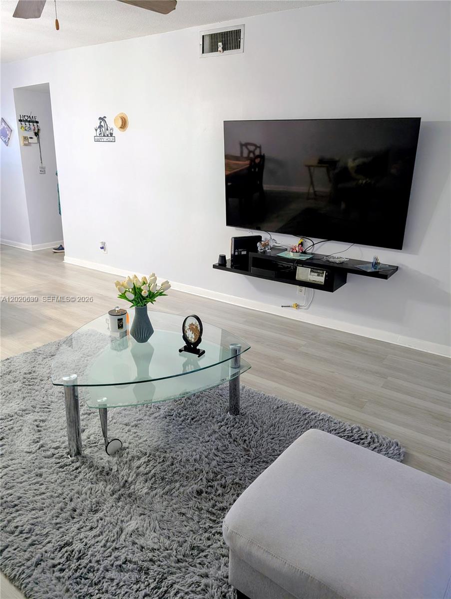 VILLAGE ROYALE ON THE GRE - Residential