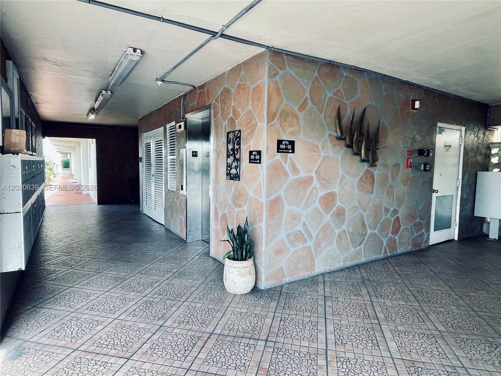 VILLAGE ROYALE ON THE GRE - Residential