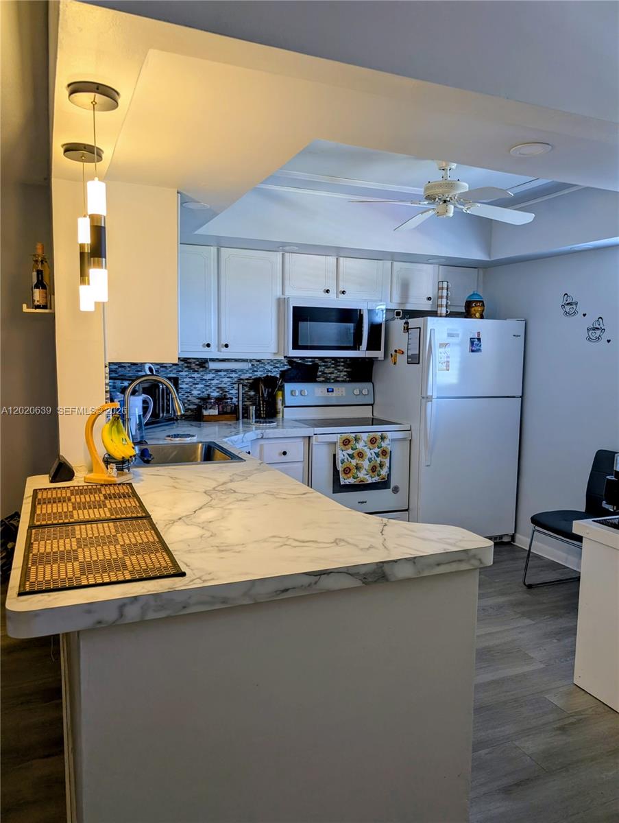 VILLAGE ROYALE ON THE GRE - Residential