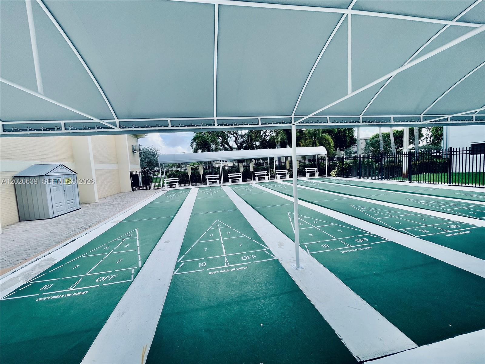 VILLAGE ROYALE ON THE GRE - Residential
